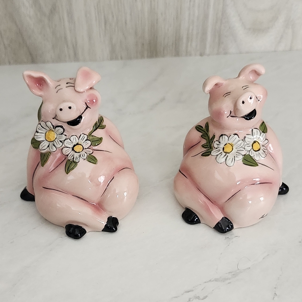 Hand Painted Pig Daisy Salt And Pepper Shakers Vintage Bkue Sky Heather Minc - Picture 2 of 12